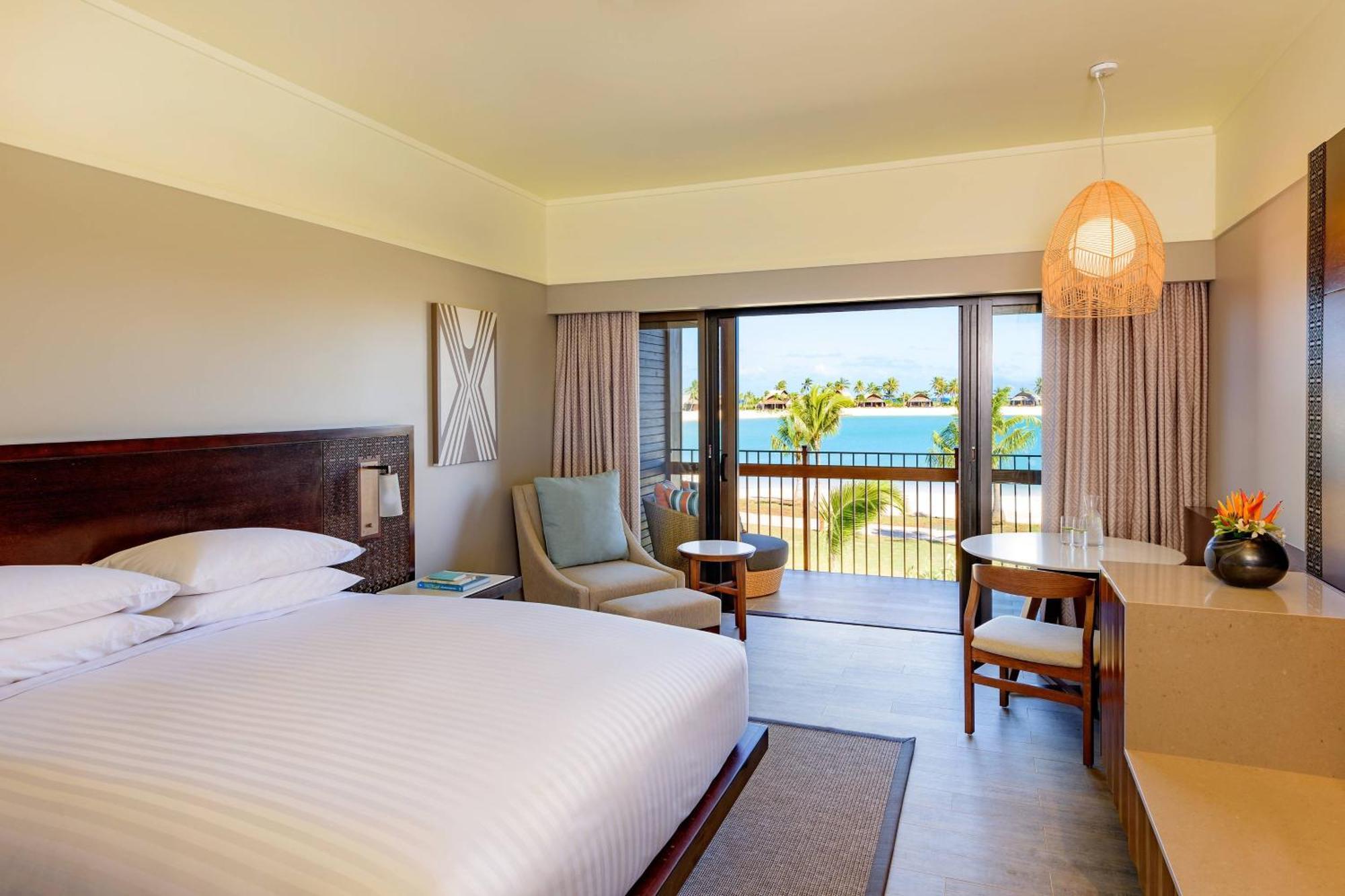 Fiji Marriott Resort Momi Bay Bagian luar foto A guest room at the Hilton Rarotonga
