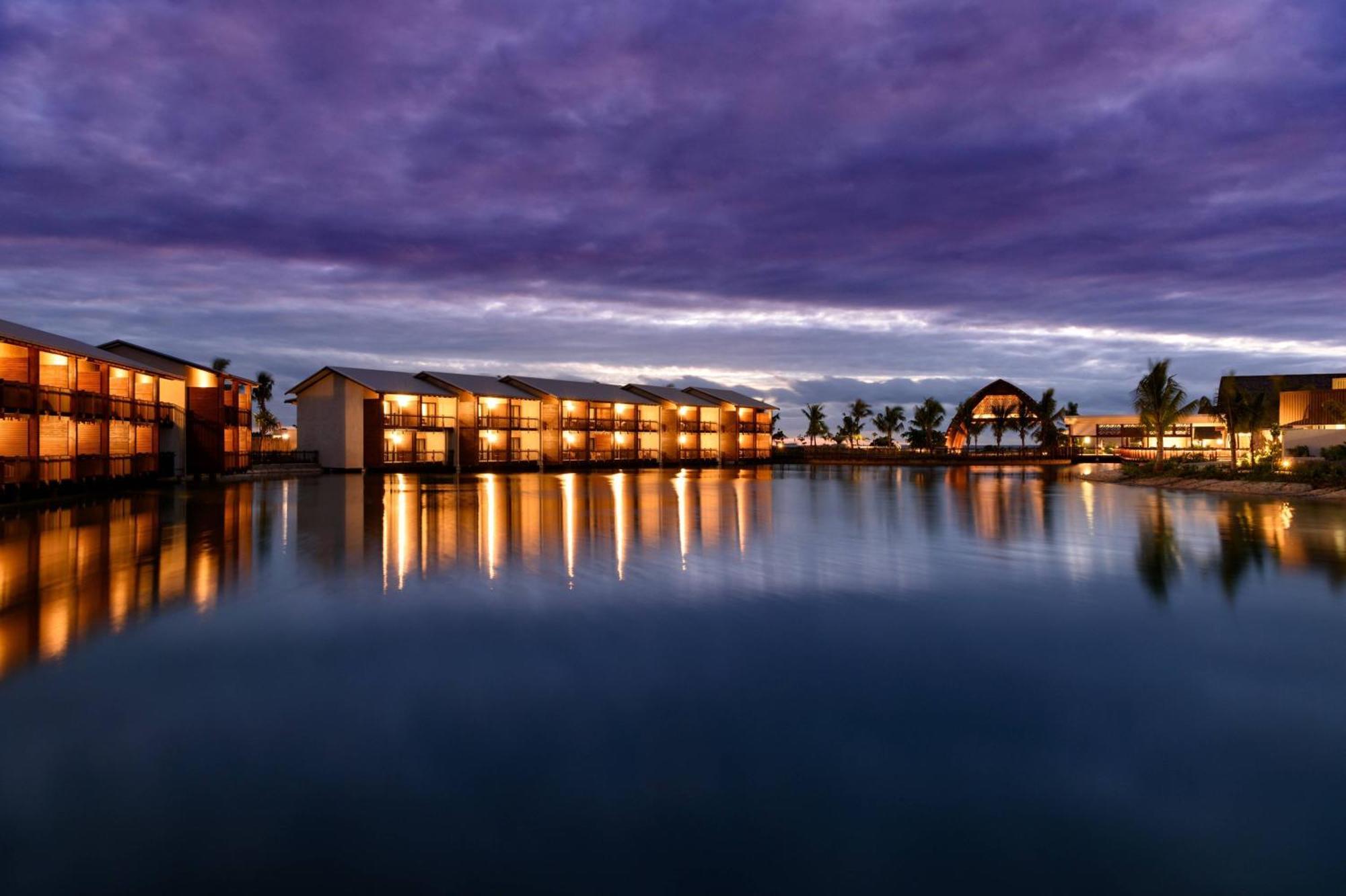 Fiji Marriott Resort Momi Bay Bagian luar foto The Lake at the Hotel