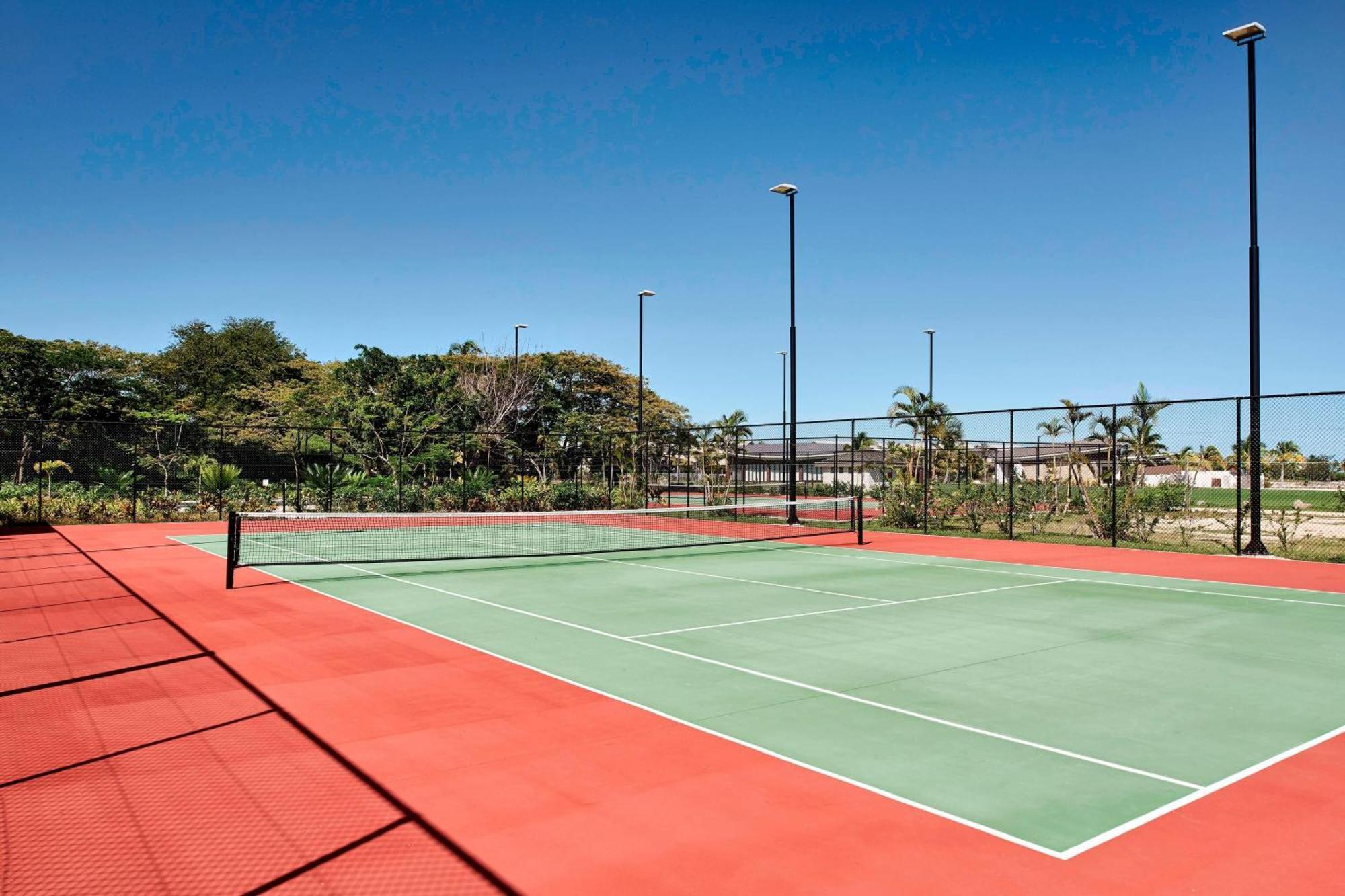 Fiji Marriott Resort Momi Bay Bagian luar foto Tennis court at the University of the Sunshine Coast