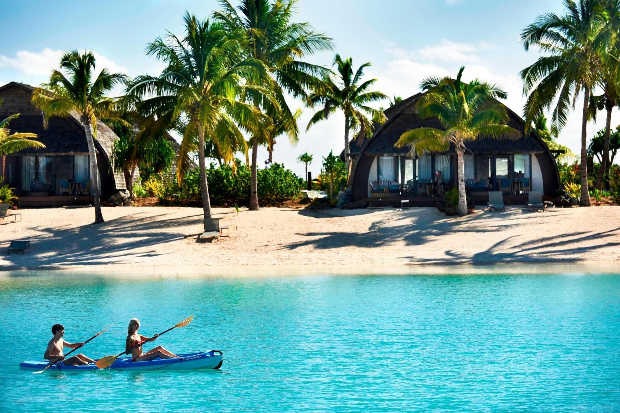 Fiji Marriott Resort Momi Bay Bagian luar foto The resort's beach