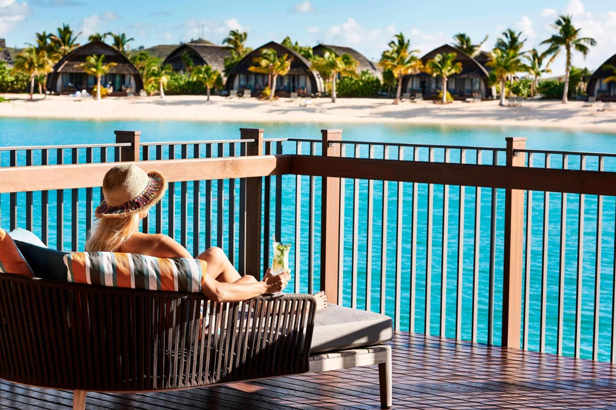 Fiji Marriott Resort Momi Bay Bagian luar foto A view of the beach from the resort