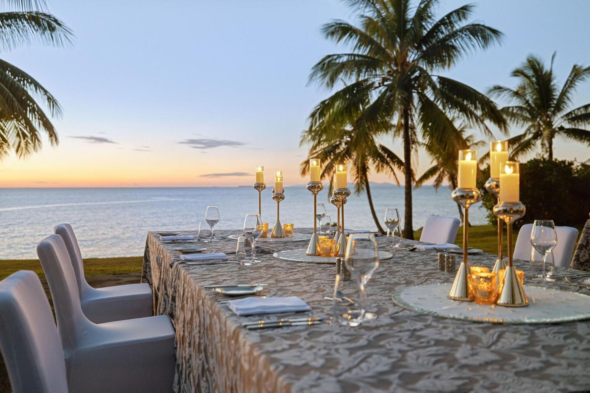 Fiji Marriott Resort Momi Bay Bagian luar foto The Beachfront Restaurant