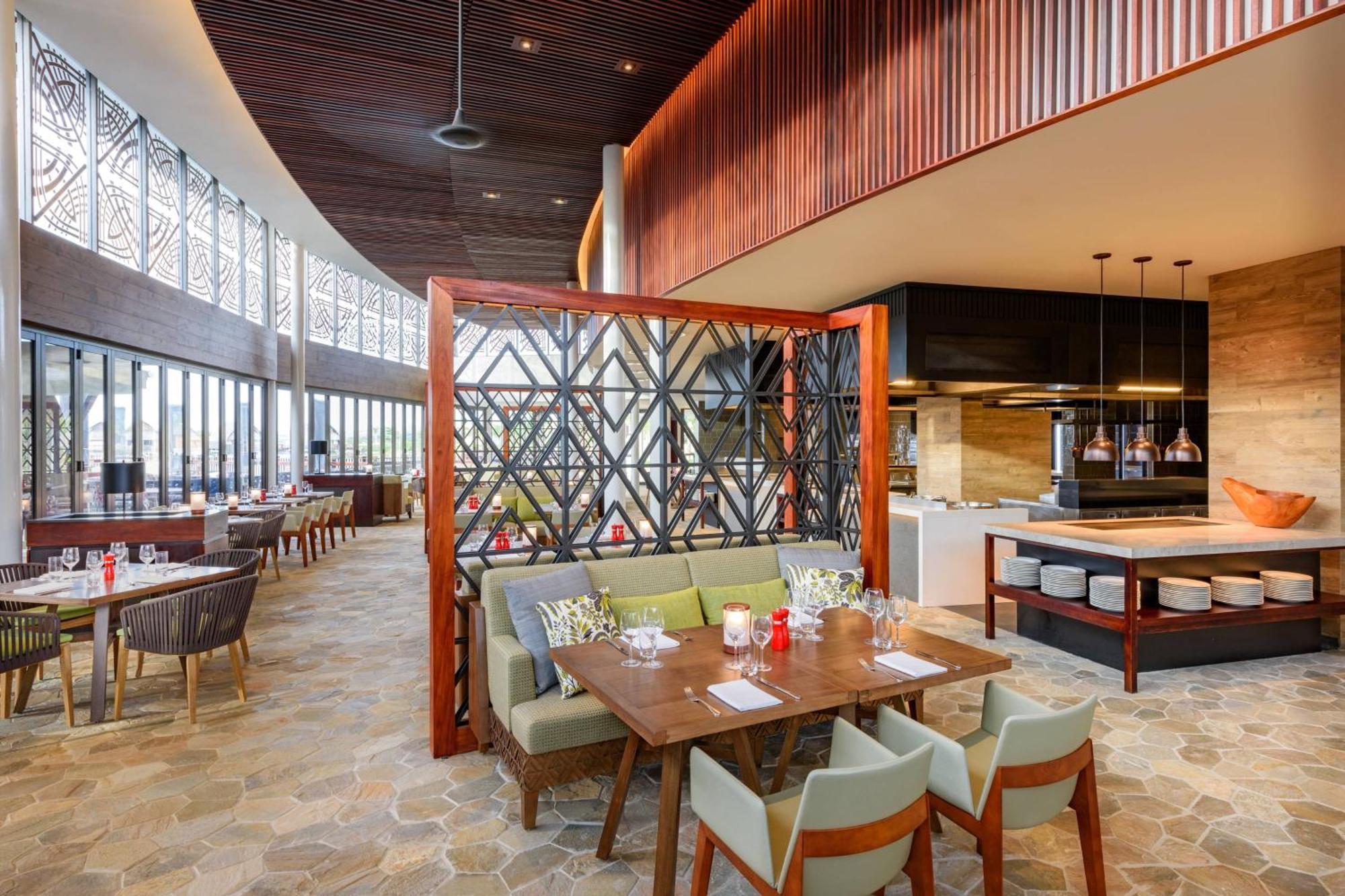 Fiji Marriott Resort Momi Bay Bagian luar foto The restaurant