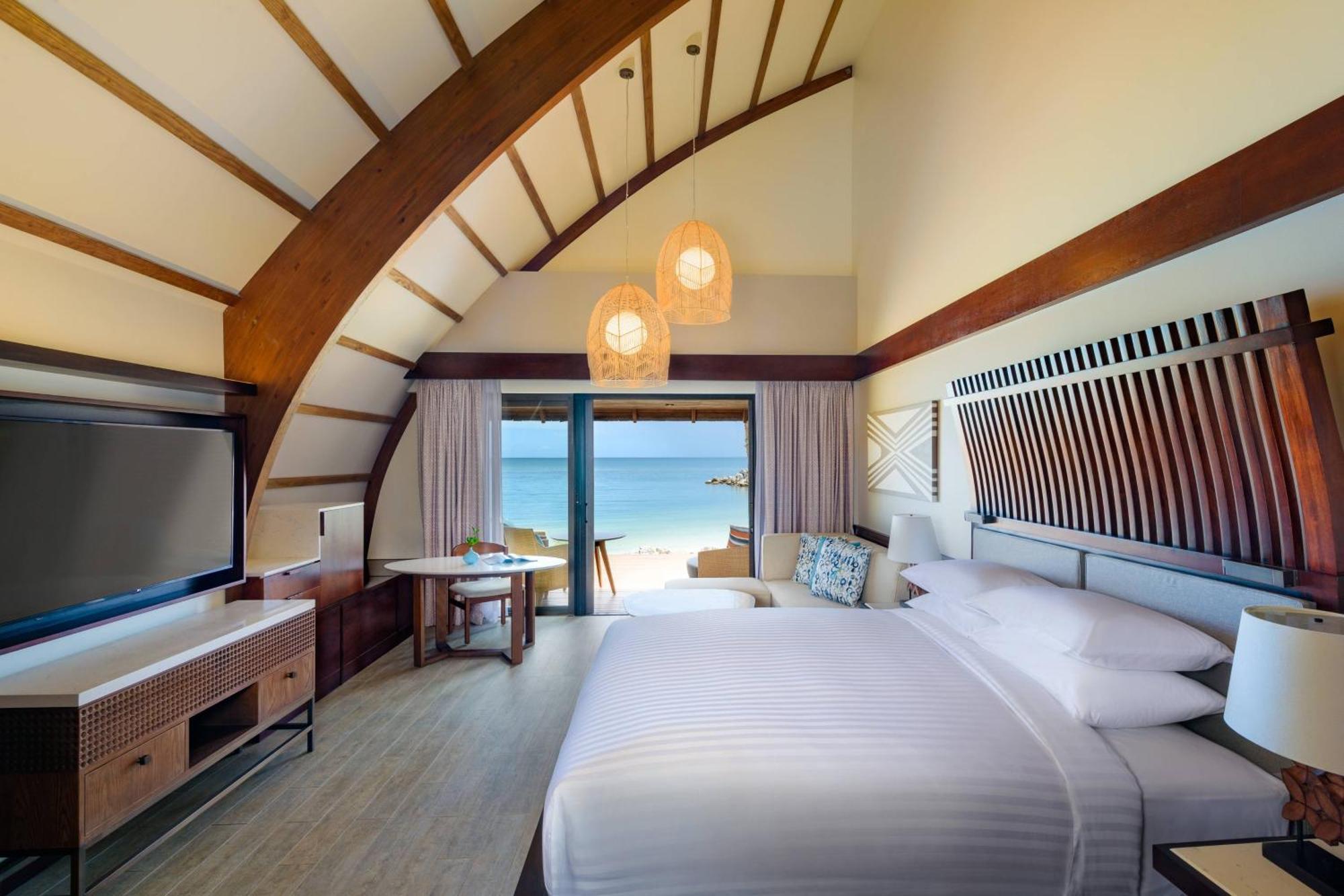 Fiji Marriott Resort Momi Bay Bagian luar foto Beachfront Suite
