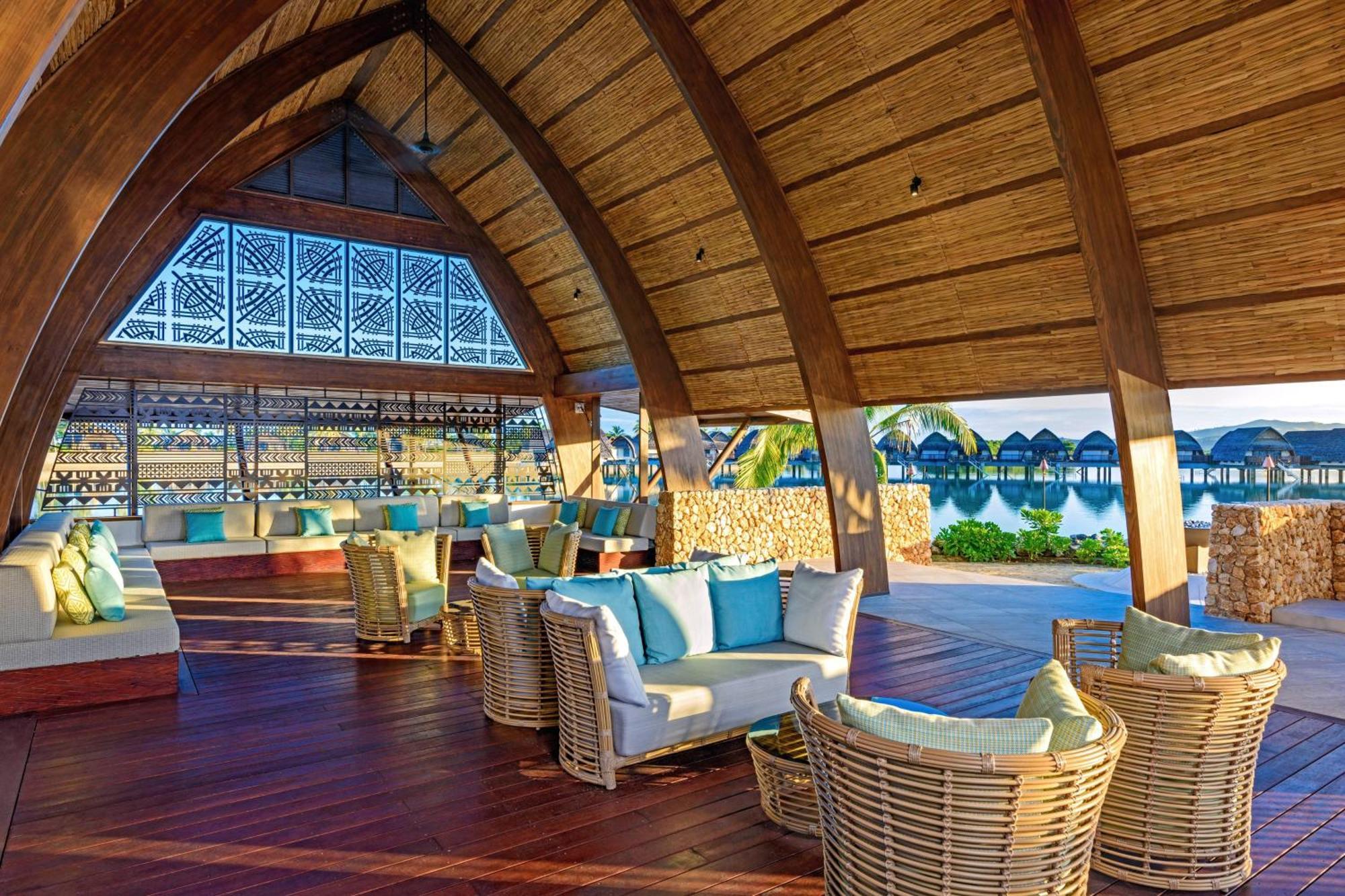 Fiji Marriott Resort Momi Bay Bagian luar foto The interior of the bar