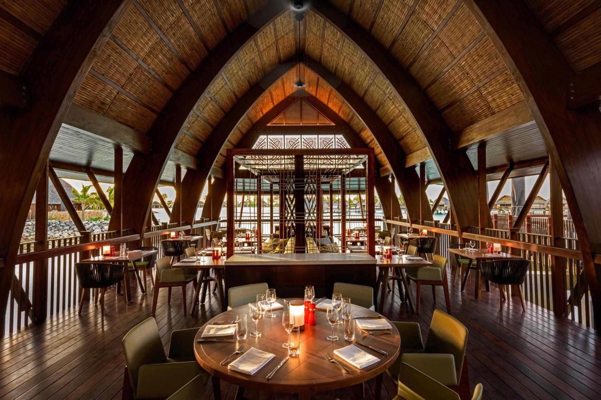 Fiji Marriott Resort Momi Bay Bagian luar foto The interior of the restaurant